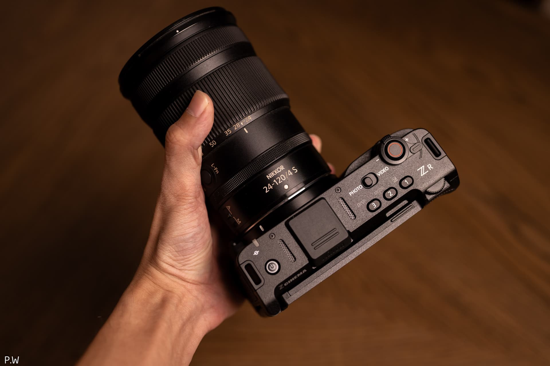 Nikon ZR 6K RAW đánh giá