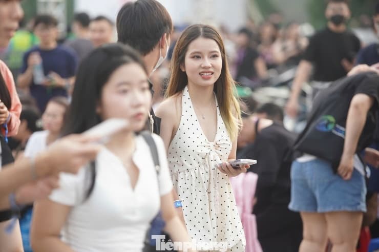 Một số khán giả cho biết khá hài lòng vì giá vé nằm trong khả năng chi trả.