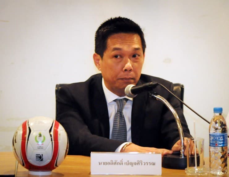 Phó chủ tịch Adisak Benjasiriwan của FAT trực tiếp sang Việt Nam ngày 29/10 để xin lỗi VFF.